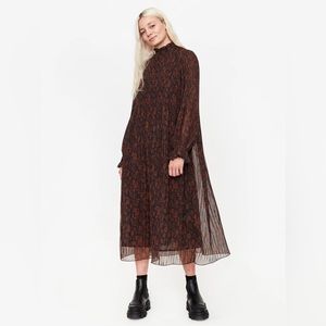 Ganni Floral Pleated Georgette Midi Dress in French Roast Print NWOT Size 6/ med